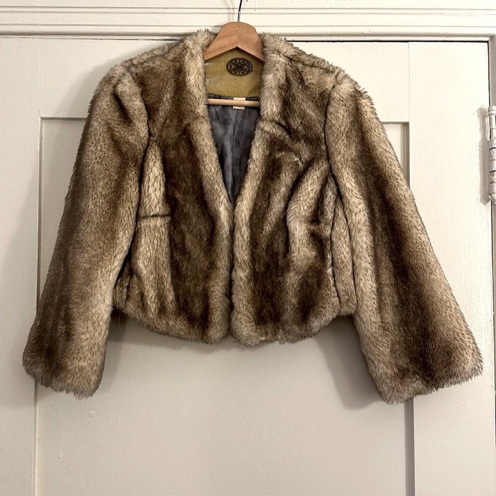Idra by Antho faux fur crop jacket